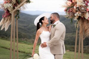 Bella Falconi e Maguila renovam votos em Ouro Preto