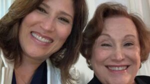 Beth Goulart se emociona ao falar da mãe, Nicette Bruno: ‘Nos ensinou a valorizar a alegria’