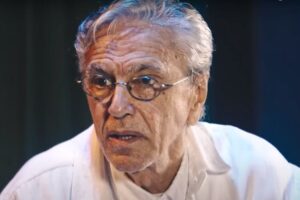 Caetano Veloso faz comentário político e plateia responde com gritos