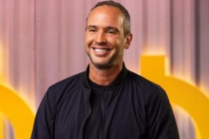 SBT quer tirar Caio Ribeiro da Globo e recebe ajuda de apresentador