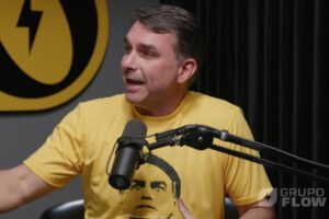 Flávio Bolsonaro revela a maior fake news que fez o pai perder a eleição