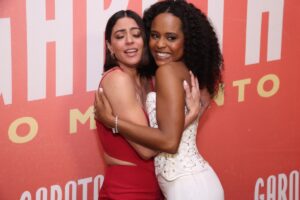 Clarice e Beatriz: Encontro de mãe e filha cheio de mistérios em ‘Garota do Momento’