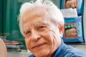 Viúva de Cid Moreira lamenta um mês da morte do jornalista