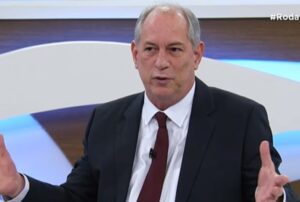 Ciro Gomes chama filho e eleitores de Jair Bolsonaro de ‘imbecis’