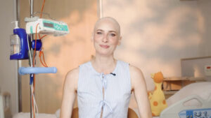 Atriz de 31 anos revela diagnóstico de câncer e desabafa: “Nenhuma explicação plausível”