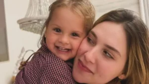 Maria Flor conquista a web ao chamar Maria Alice de melhor amiga em caixinha de perguntas