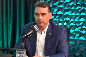 Flávio Bolsonaro diz que precisa de Tarcísio de Freitas para sair vitorioso em 2026
