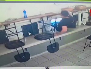 Preso por foge por passagem apertada em centro de detenção; veja VÍDEO