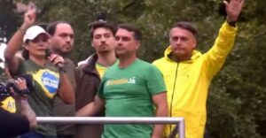 Filhos de Bolsonaro criticam Michelle e expõe racha na família