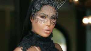 Gracyanne Barbosa exibe ensaio ousado com fantasia de coelhinha