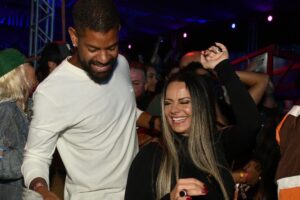 Em recuperação de hérnia, Viviane Araújo curte festival de inverno