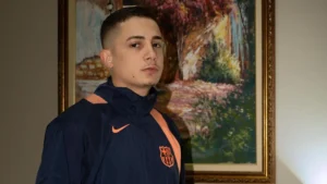 MC Hariel reage ao ser tema de TCC e receber cópia em show