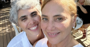 Heloisa Périssé posa com nova namorada em festa de Walcyr Carrasco