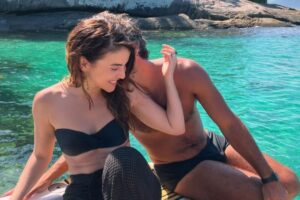 Ex de Deborah Secco surge apaixonado