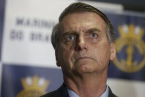 Preso há mais de 15 dias, Bolsonaro sofre com paranoia e medo da morte