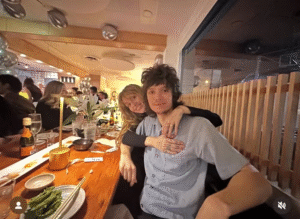 Miley Cyrus e Maxx Morando estão noivos, revela pai do produtor