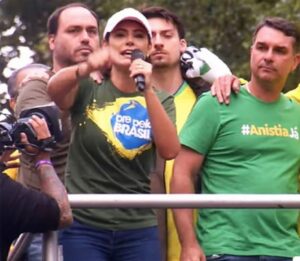 Entenda treta entre Michelle, Ciro Gomes e os filhos de Bolsonaro