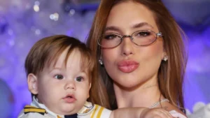 José Leonardo beija celular enquanto fala com a avó e Virginia exibe momento