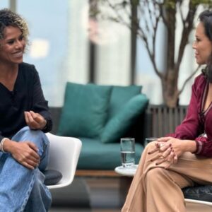 Kevelin Gomes entrevistada por Fabiana Oliveira no