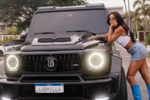 Ludmilla exibe carrão raro de R$ 2,2 milhões