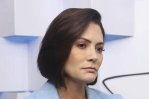 Michelle tenta proibir vídeo que a chama de amante: ‘Santinha do pau oco’