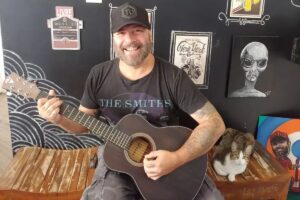 Mingau coloca prótese no crânio em nova cirurgia