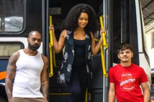 Volta Por Cima: Elenco faz laboratório em empresa de ônibus