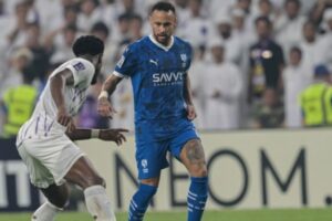Neymar deixa jogo do Al-Hilal machucado e preocupa fãs