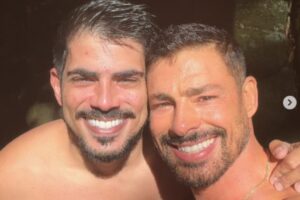 Cauã Reymond surge em clique raro com irmão