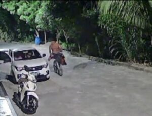 Ciclista morre e criança é arrastada por motorista; veja VÍDEO