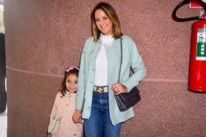 Ticiane Pinheiro leva caçula para estreia de ‘A Noviça Rebelde’