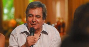 Autor da novela da Globo ‘Terra Nostra’, Benedito Ruy Barbosa é internado aos 94 anos e filho afasta rumor envolvendo o pai famoso: ‘Lamentável’