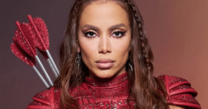 Anitta conta por que deixou de usar figurinos verdes em Brasília