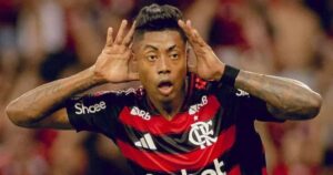 Torcida do Flamengo faz campanha pela saída de ídolo do time