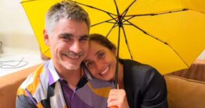 Camila Pitanga aproveita bloco de pré-carnaval no Rio e celebra o amor com noivo gato