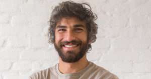 Ex de Deborah Secco, Hugo Moura curte férias em Marrocos com nova namorada