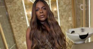 Especialista em etiqueta detona postura de Jojo Todynho e chama comportamento de ‘masculino’