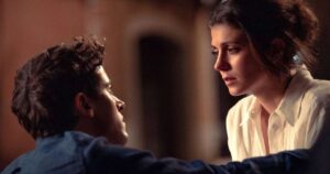 A comédia romântica da Netflix que está dando o que falar é baseada em um livro de Emily Henry