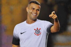 Corinthians acerta contratação de Alisson e pagará fortuna ao São Paulo