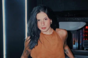 Ana Castela exibe músculo na academia e celebra evolução: ‘Nunca tive’