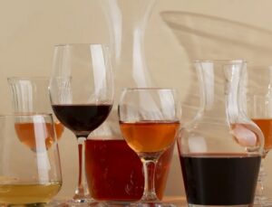 Veja alerta da Anvisa sobre como se proteger de intoxicação por metanol após novos casos