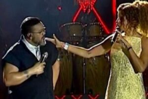 Belo interrompe show para elogiar colega de elenco: ‘Muita gente se sente representada por você”