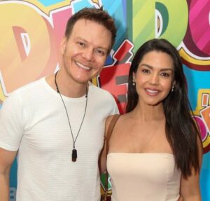 Omer e Ozan se juntam para investigar as causas reais do incêndio no dia do evento beneficente. Veja o que vai rolar em Chamas do Destino nesta quarta-feira