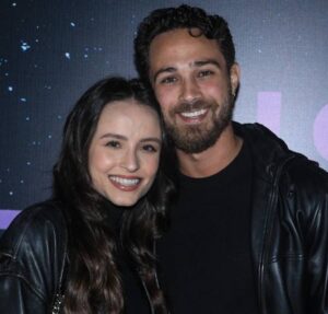 Larissa Manoela relembra tática de André Luiz Frambach para conquistá-la: Nunca ninguém fez isso