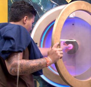 Jordana diz que Pedro tentou beijá-la a força e brother aperta botão da desistência do BBB26