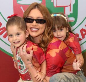 Virginia Fonseca encanta ao mostrar empolgação das filhas torcendo por Vini Jr.