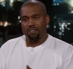 Kanye West publica carta aberta e se desculpa por apologia ao nazismo