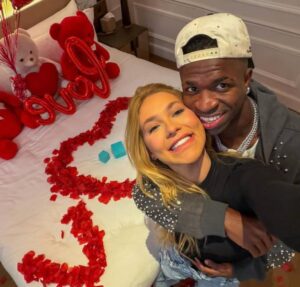 Ruya salva o pai e o acolhe diante de uma crise emocional. Veja o que vai rolar em Chamas do Destino nesta sexta-feira