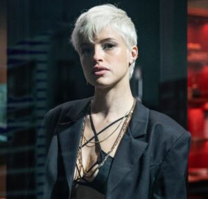 Zeynep liga para Sule e marca um encontro. Veja o resumo dos capítulos de Mãe