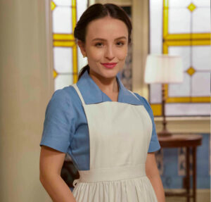 Dita acompanha Estela à delegacia para denunciar o crime de Ernesto contra ela. Veja o que vai rolar em Êta Mundo Melhor! nesta terça-feira